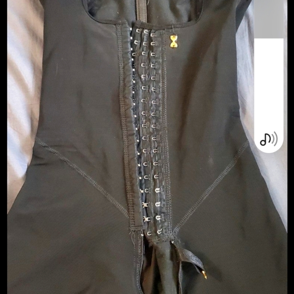 Sol Beauty and Care faja/ shapeware in Black, M top/XL bottom